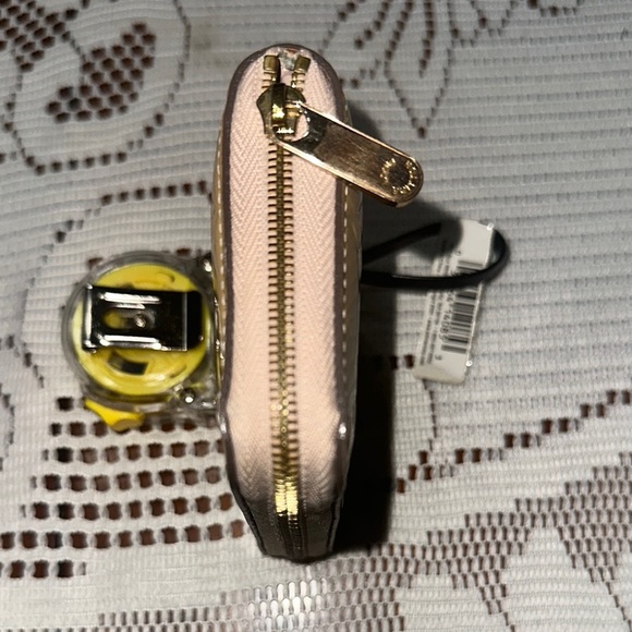 Louis Vuitton Tan Monogram Card Holder - Picture 2 of 6